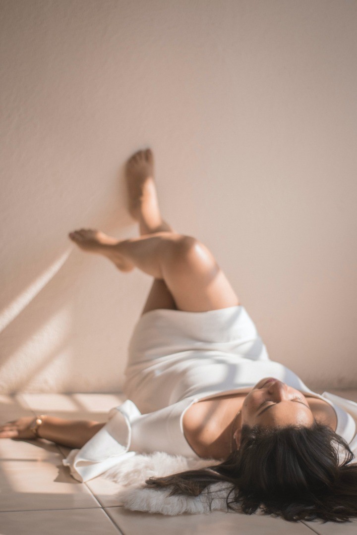 TOUT CE QUE TU DEVRAIS CONNAÎTRE SUR L'INTERACTION ENTRE TA FLORE DIGESTIVE ET TES HORMONES FÉMININES