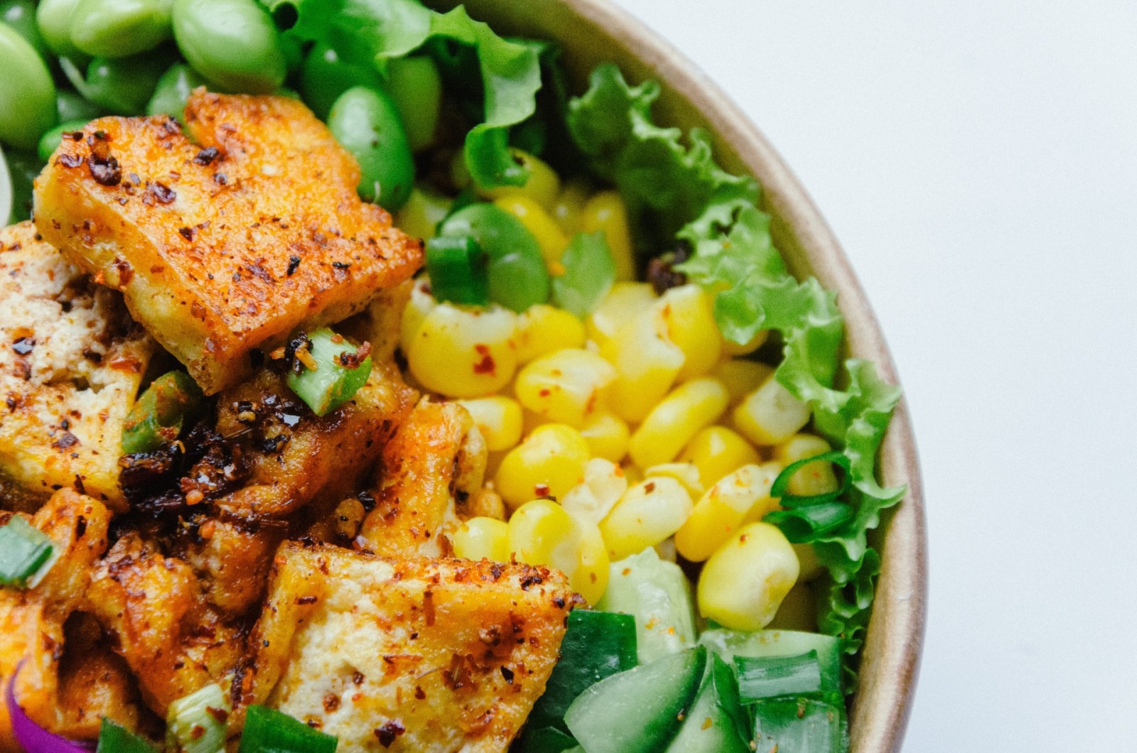 2 RECETTES DE COLLATIONS HAUTES EN PROTÉINES POUR COMBATTRE LES FRINGALES SUCRÉES ET SALÉES